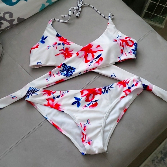 None Other - Floral bikini